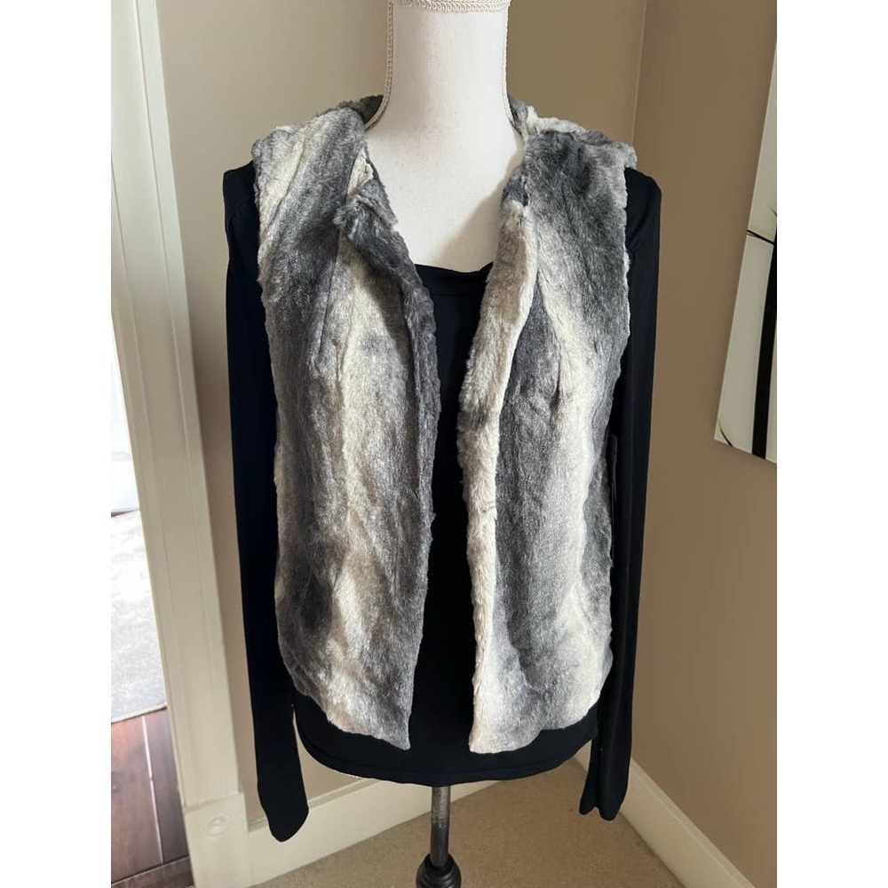 Eric + Lani gray faux fur vest size M